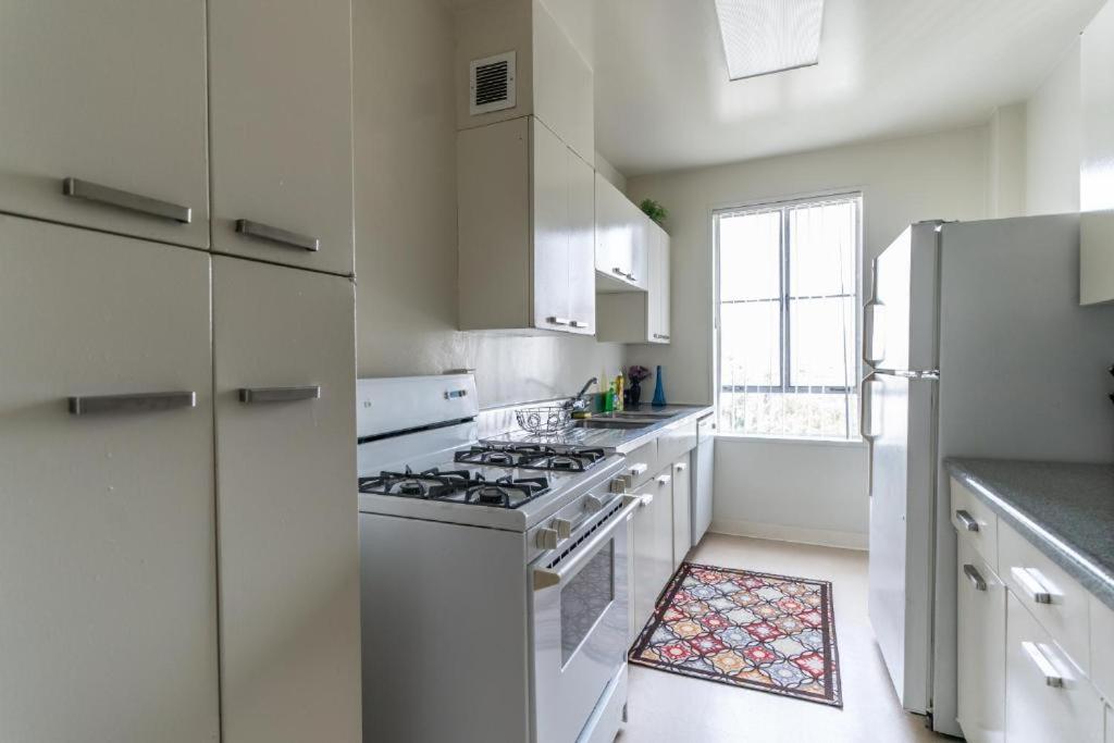 Spacious Charming With Great Views Near The Grove Apartment Los Angeles