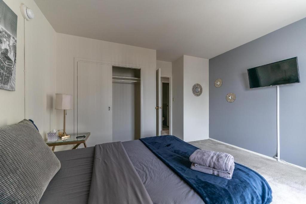Apartment Spacious Charming With Great Views Near The Grove