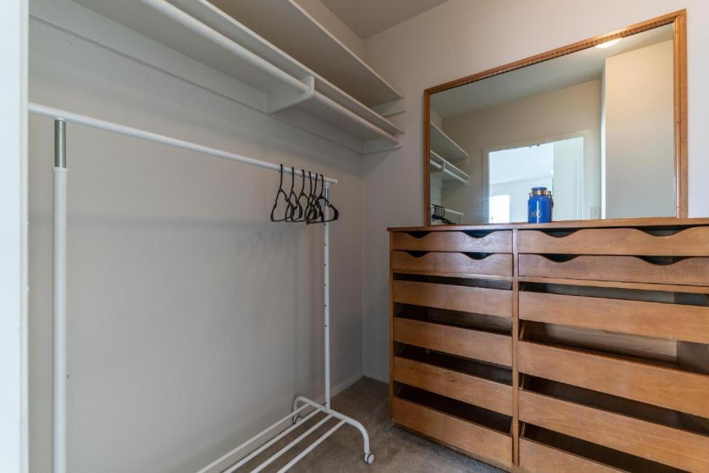 Apartment Spacious Charming With Great Views Near The Grove