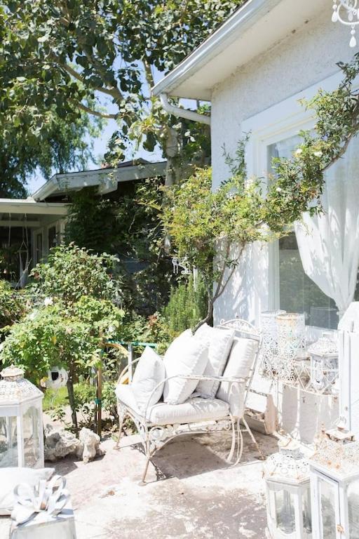 Elegant White Cottage, Venice Beach, California Holiday home Los Angeles