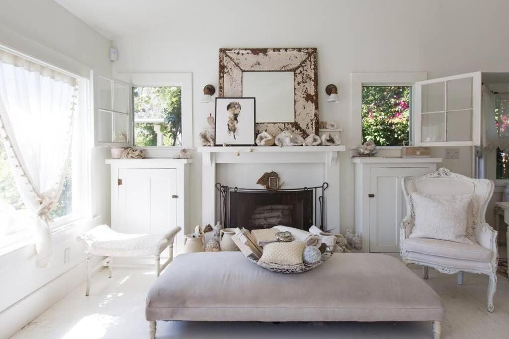 Elegant White Cottage, Venice Beach, California Holiday home