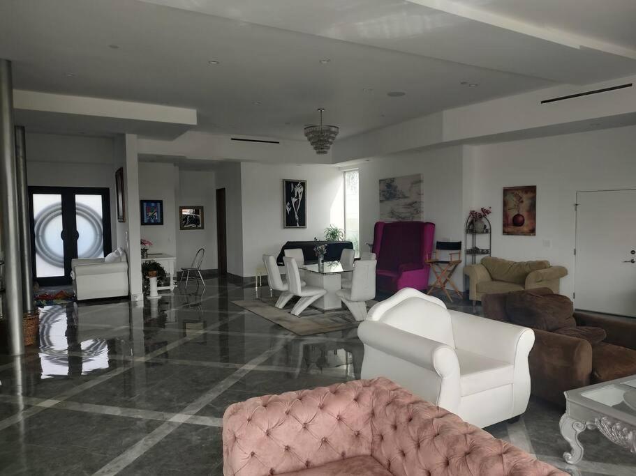 Beautiful Brand New Mansion Estate Holiday home *