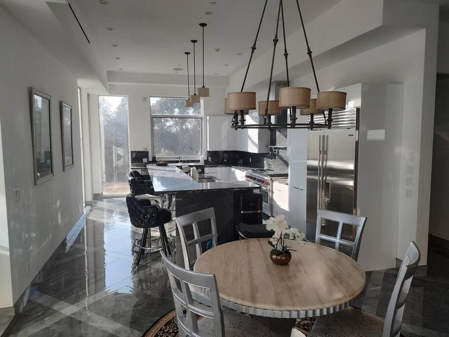 Beautiful Brand New Mansion Estate Holiday home *
