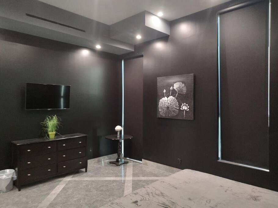 Beautiful Brand New Mansion Estate Holiday home *