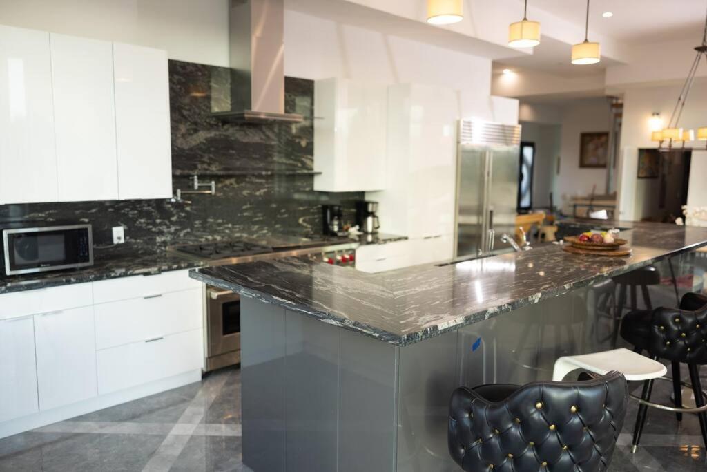 Beautiful Brand New Mansion Estate Los Angeles