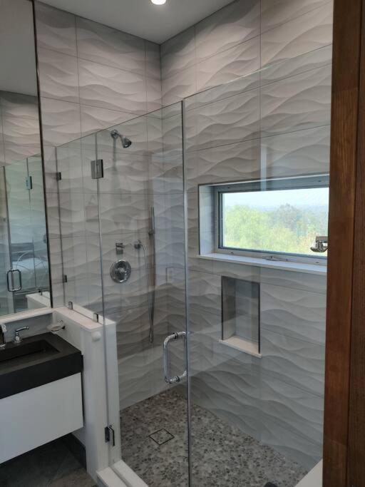Beautiful Brand New Mansion Estate Holiday home *