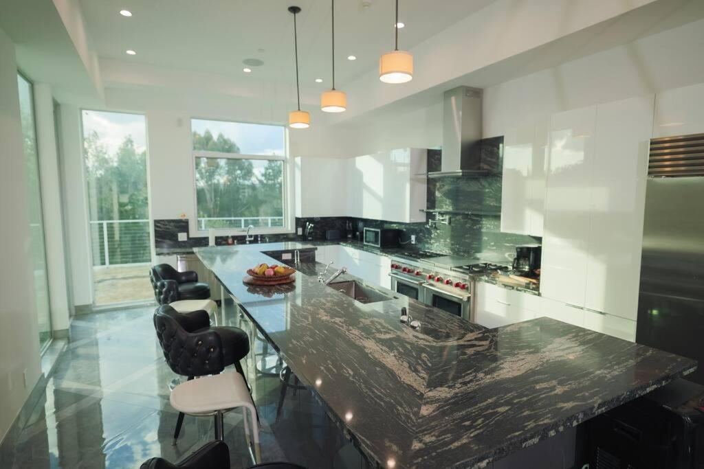 Beautiful Brand New Mansion Estate *