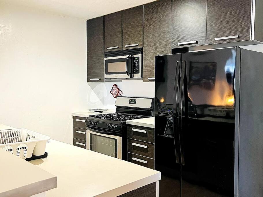 Spacious 2 Master Bedroom In Canoga Park Apartment