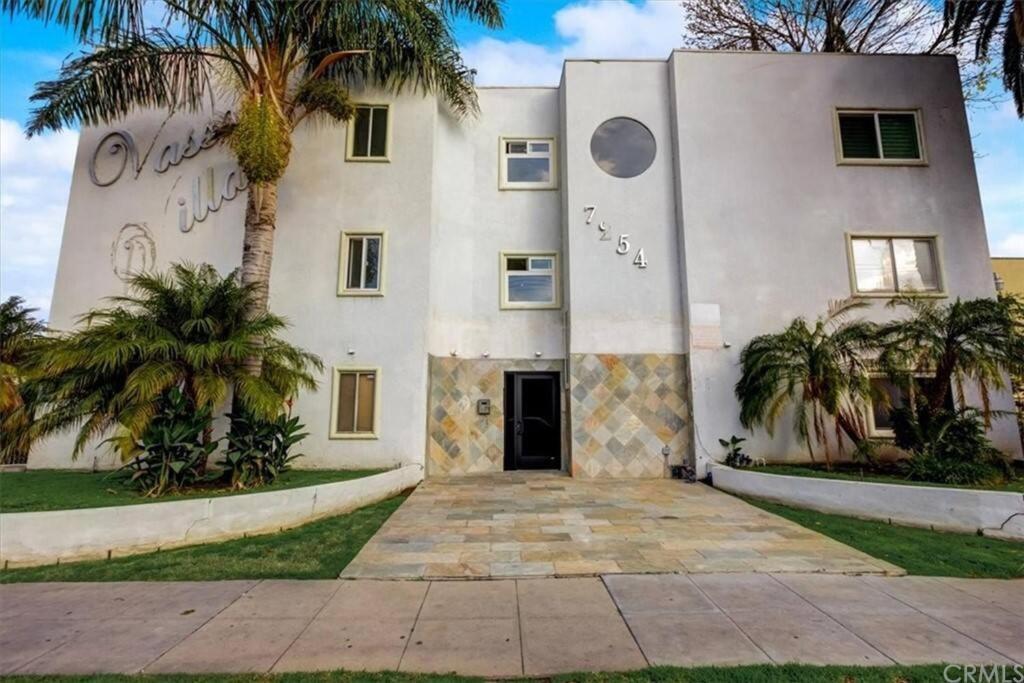 Spacious 2 Master Bedroom In Canoga Park