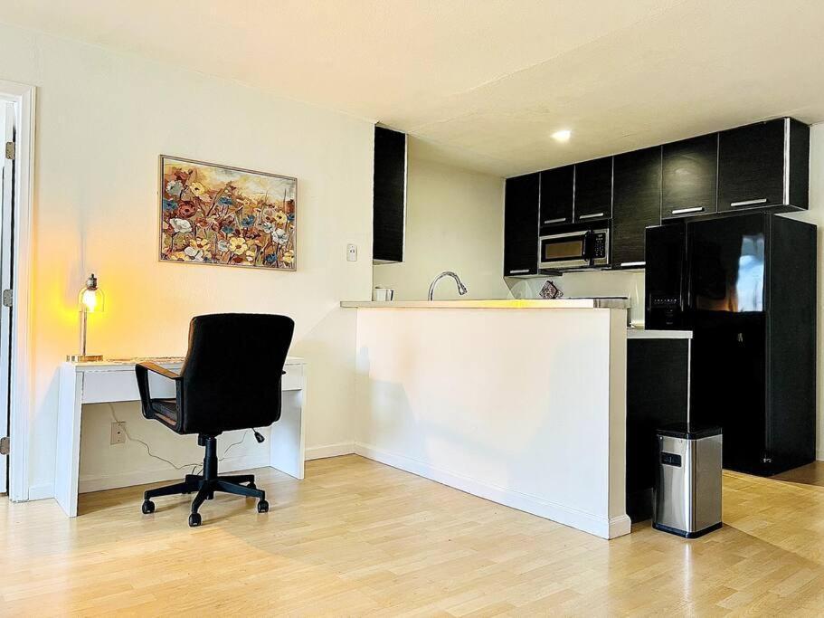 Spacious 2 Master Bedroom In Canoga Park Apartment
