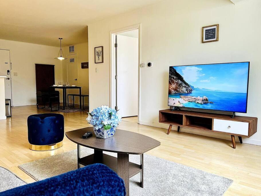 Spacious 2 Master Bedroom In Canoga Park Apartment Los Angeles