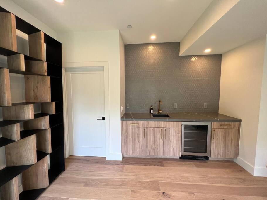 Gorgeous Private And Gated In Silver With Pool & Views Pousada Los Angeles