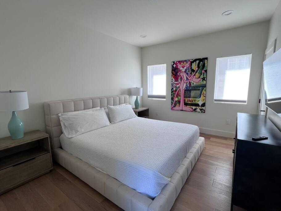 Gorgeous Private And Gated In Silver With Pool & Views Pousada Los Angeles