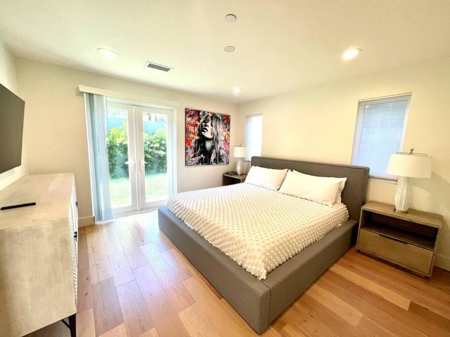 Gorgeous Private And Gated In Silver With Pool & Views Villa Los Angeles