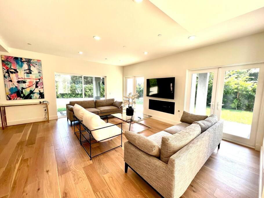 Gorgeous Private And Gated In Silver With Pool & Views Villa Los Angeles