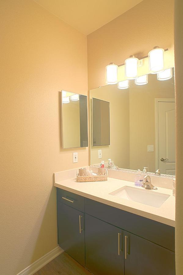 Queen Private In Shared Two Bedroom Marina Del Rey & Venice - Sleeps 2