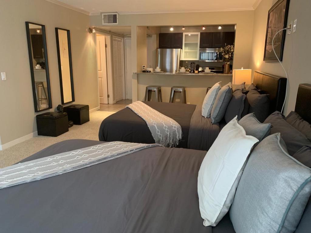 Hollywood Loft Spectacular Free Parking *