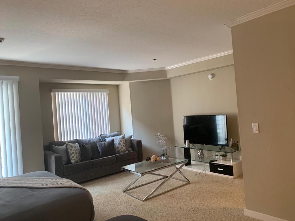 Hollywood Loft Spectacular Free Parking *