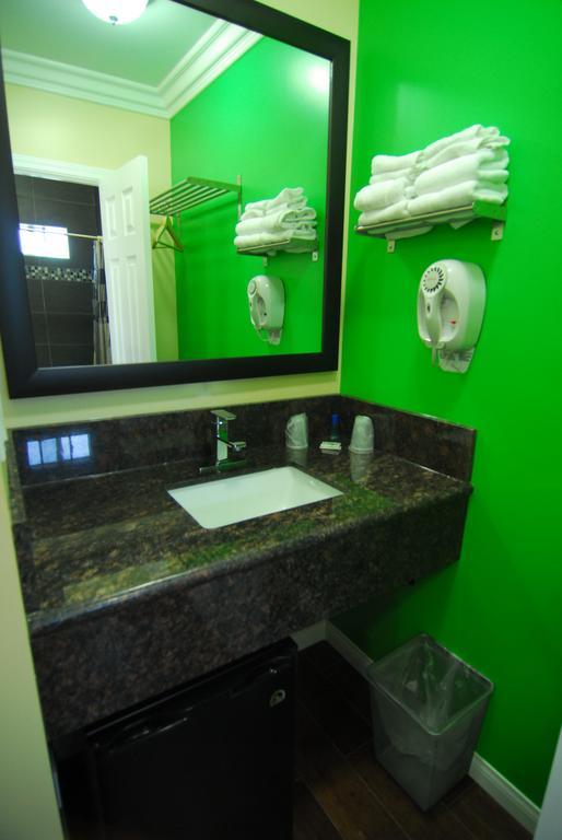 - Near Universal Hollywood 2* Los Angeles