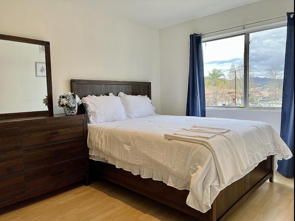 Spacious 2 Master Bedroom In Canoga Park Apartment *