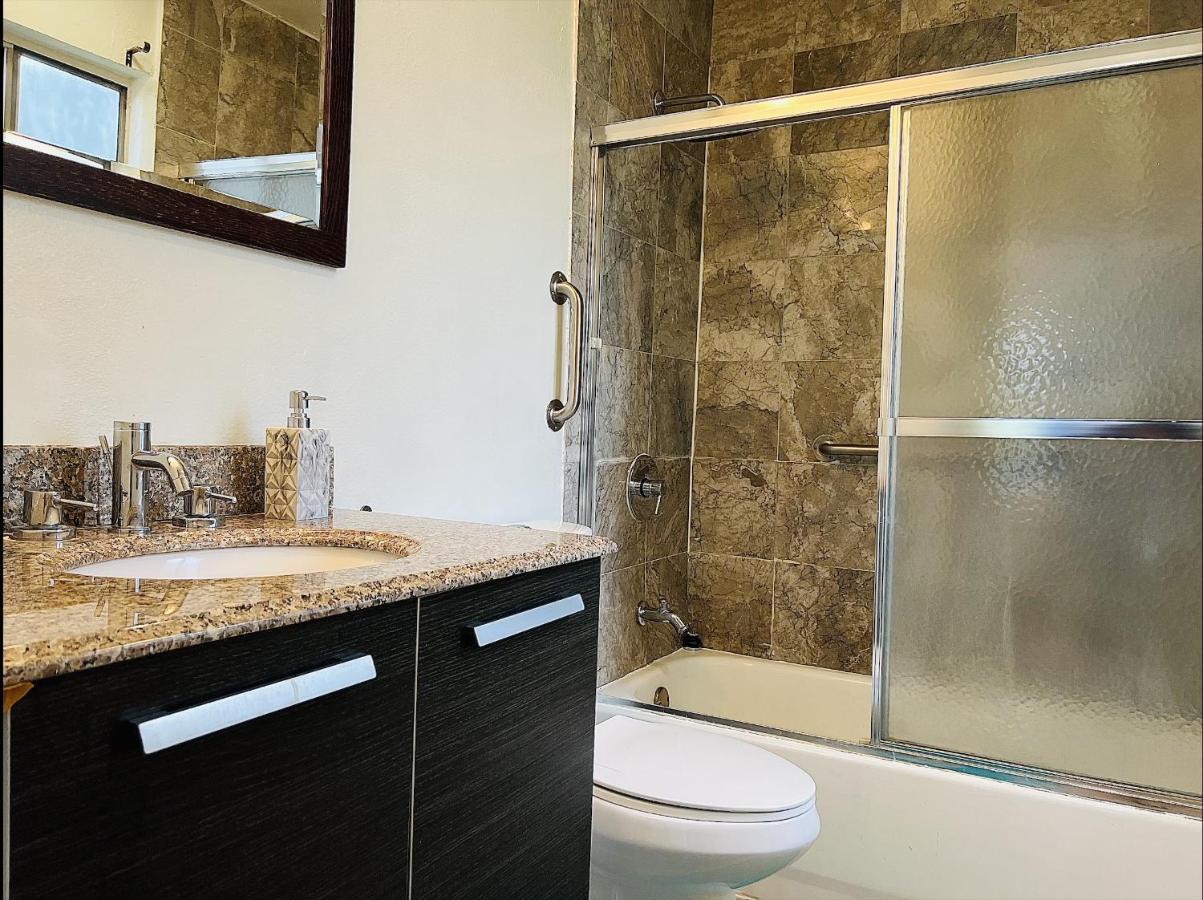 Spacious 2 Master Bedroom In Canoga Park * Los Angeles