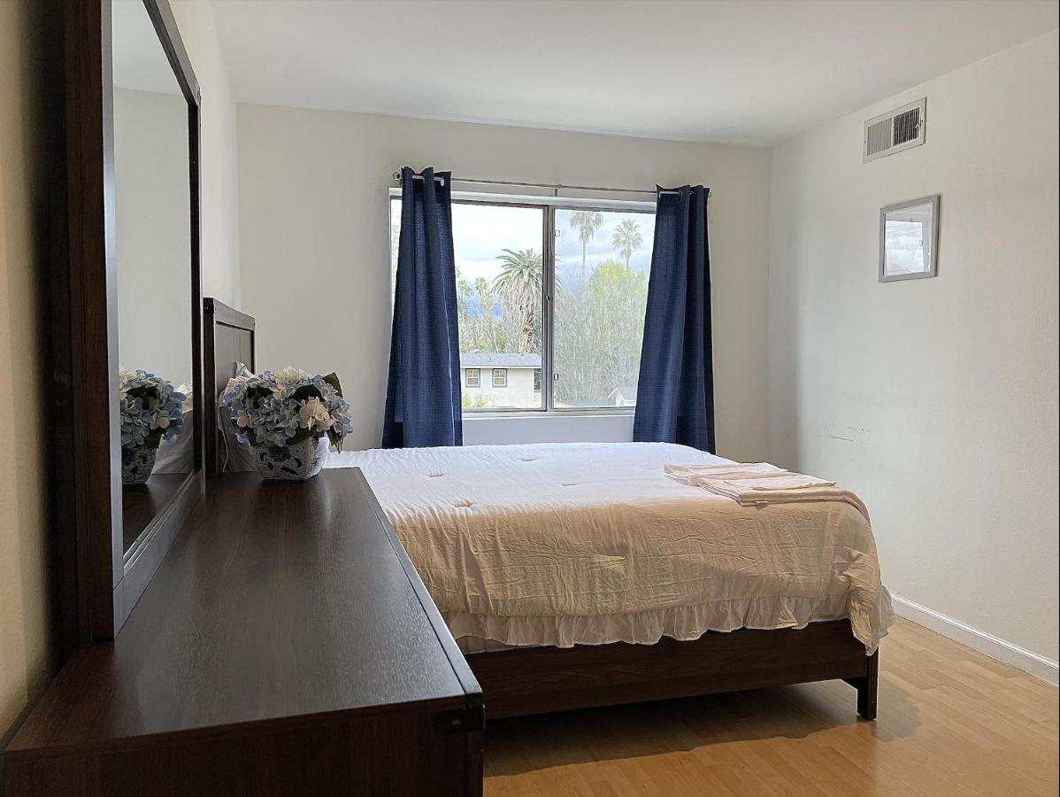 Spacious 2 Master Bedroom In Canoga Park Apartment