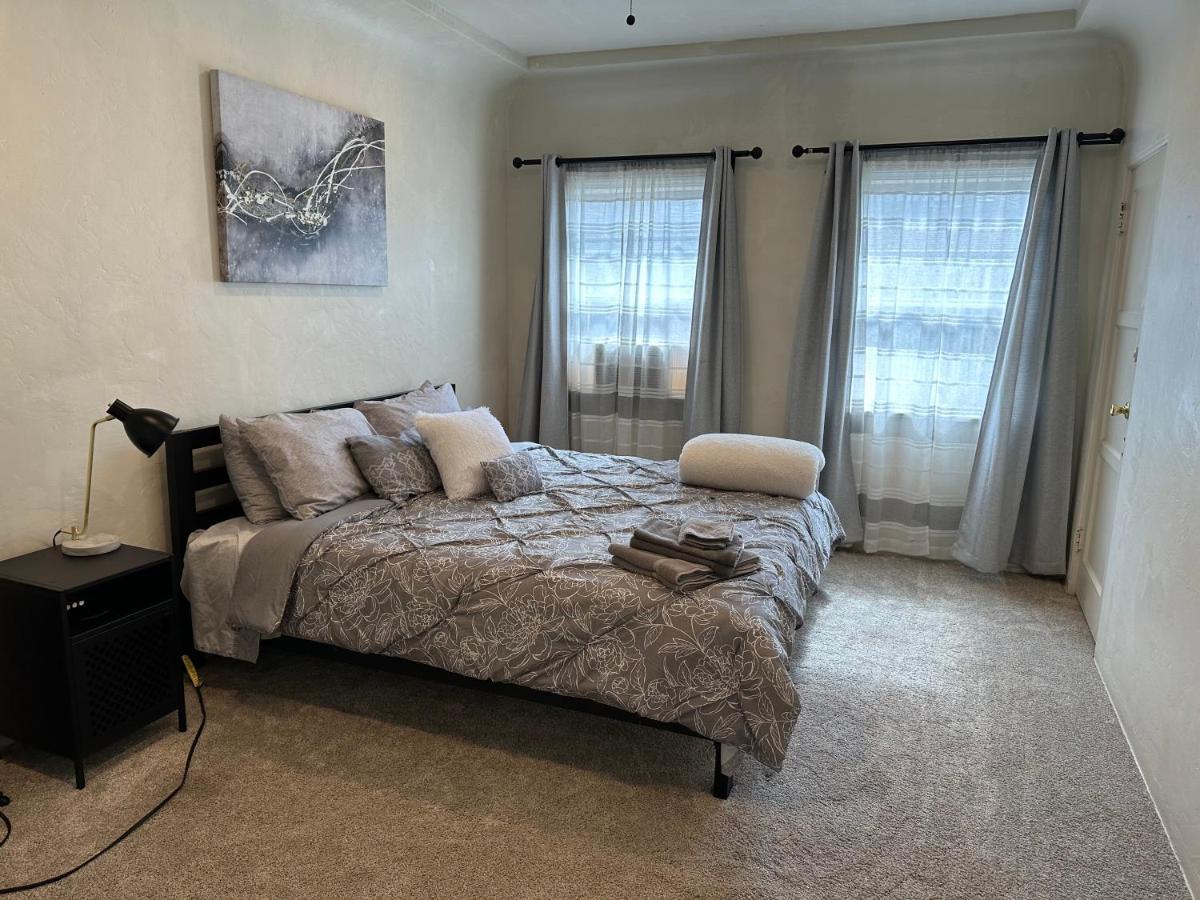 Spacious 2-bedroom Unit In Hollywood *