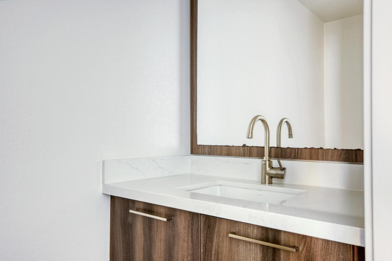 Apartment Downtown 1br W Pool Gym Lounge Nr 110 Lax-1011 *