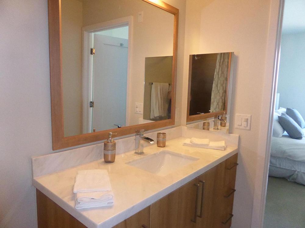 2 Bedroom 2 Bathroom Masterpiece With Pool Los Angeles