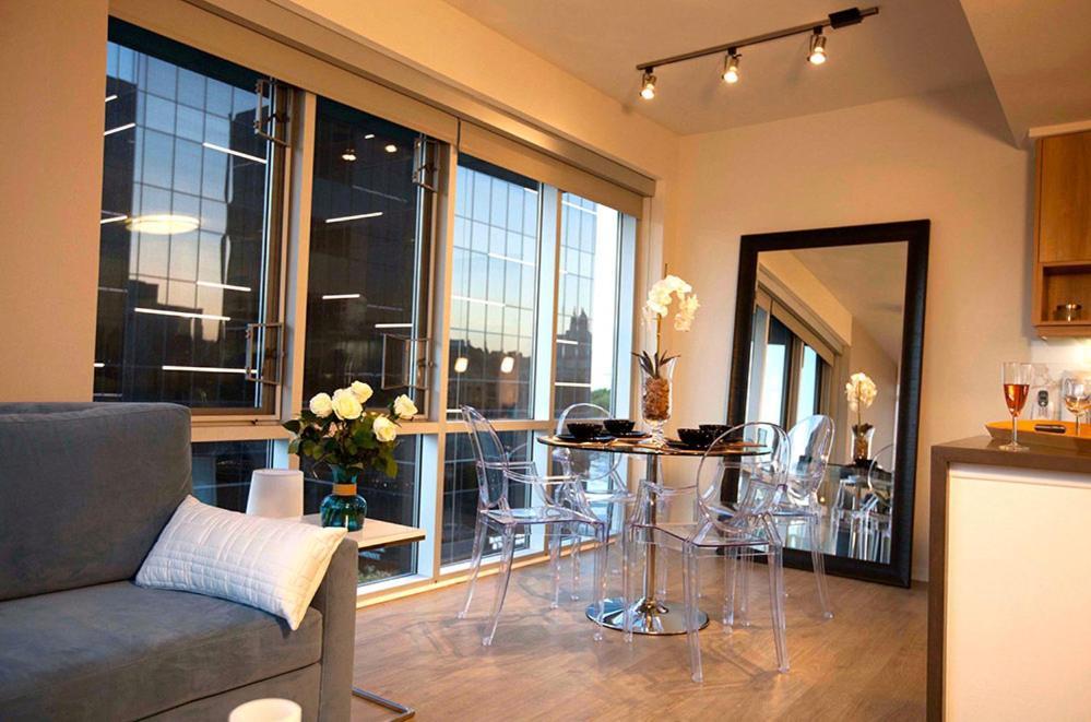 2 Bedroom 2 Bathroom Masterpiece With Pool * Los Angeles