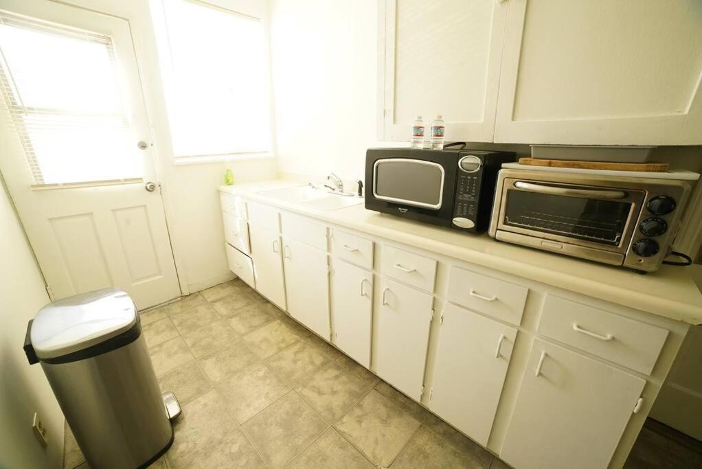 Cozy & Spacious In West Hollywood * Los Angeles