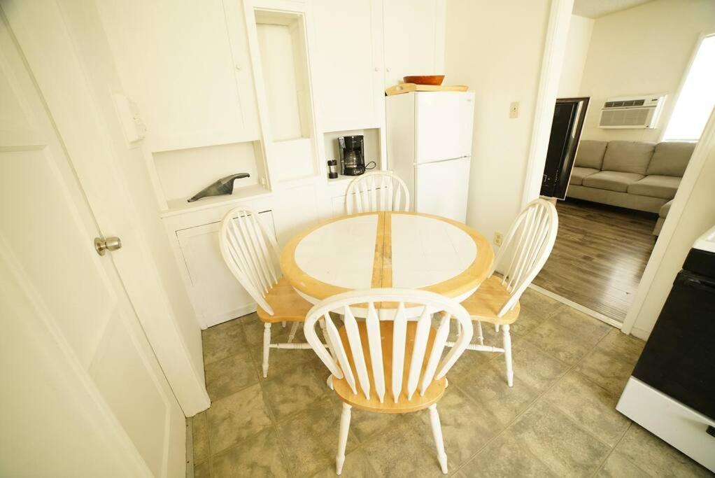 Cozy & Spacious In West Hollywood Apartment *