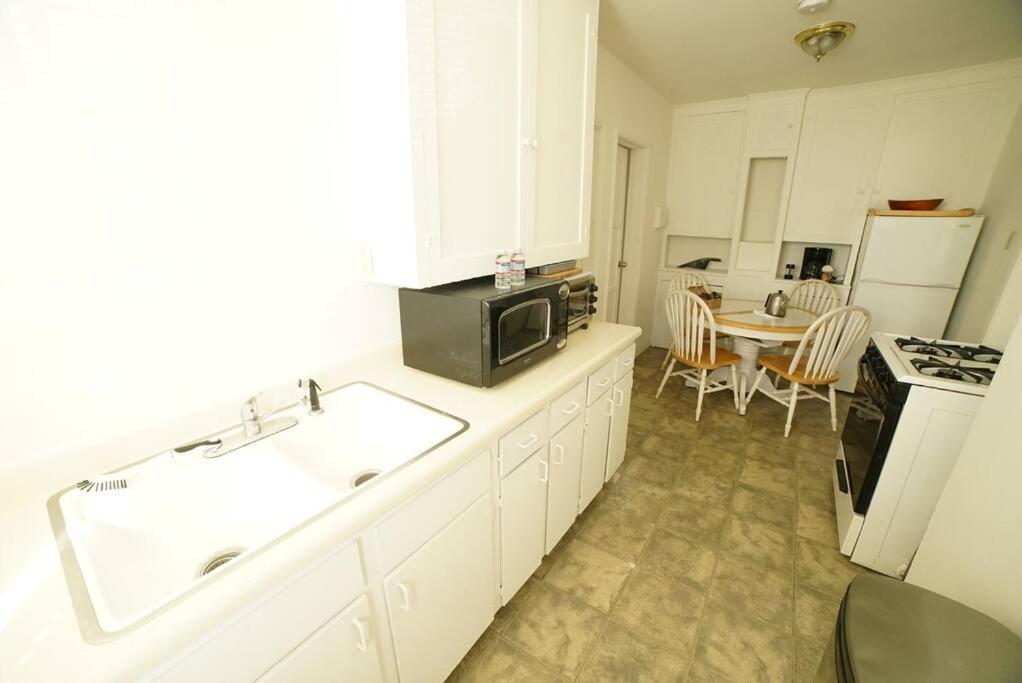 Cozy & Spacious In West Hollywood *