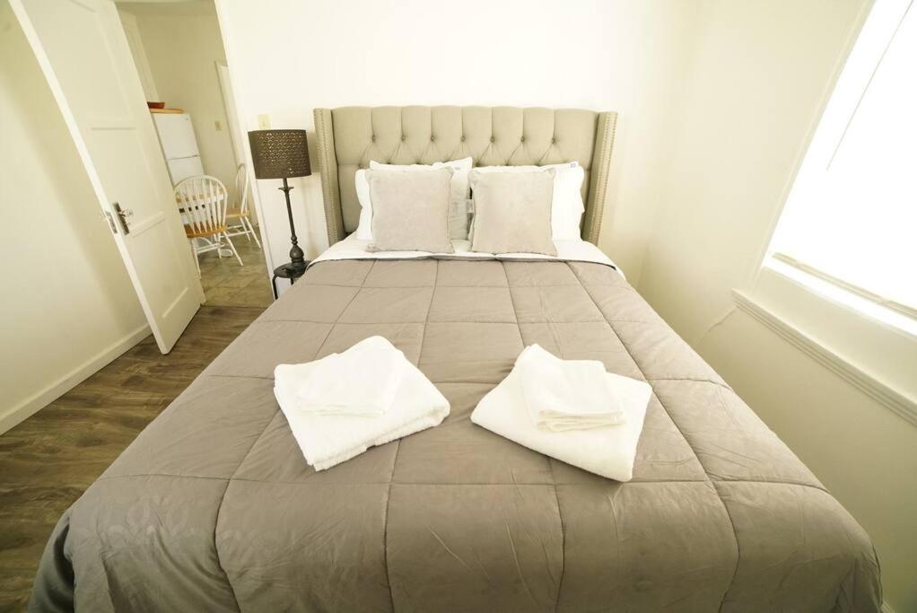 Cozy & Spacious In West Hollywood Apartment Los Angeles