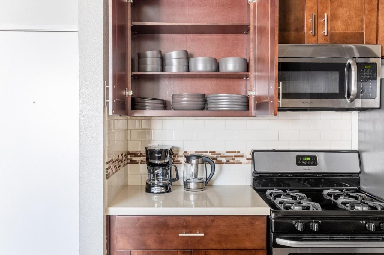Apartment Hollywood 1br W Pool Nr Metro Restaurants Lax-511 Los Angeles