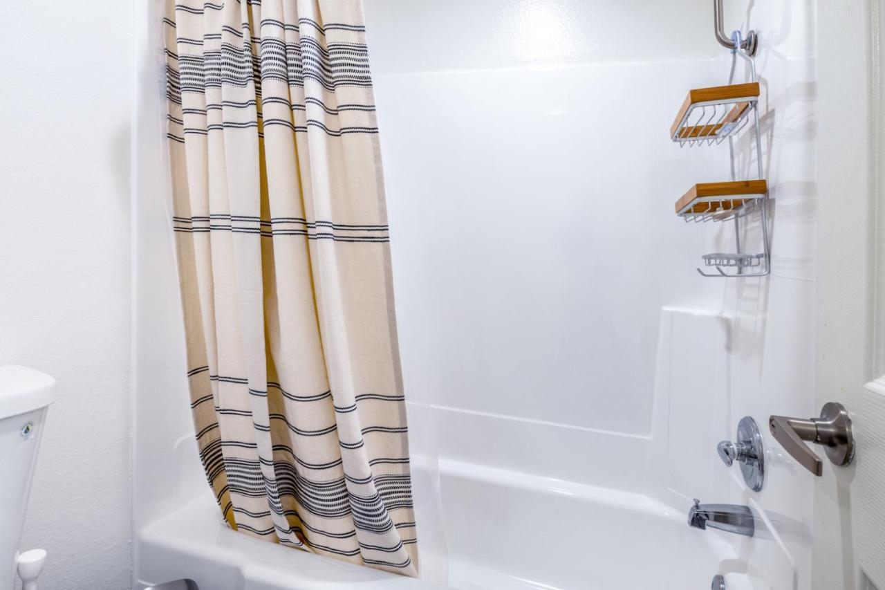 W Hollywood 1br W Gym Bbq Nr Nightlife Lax-449 *