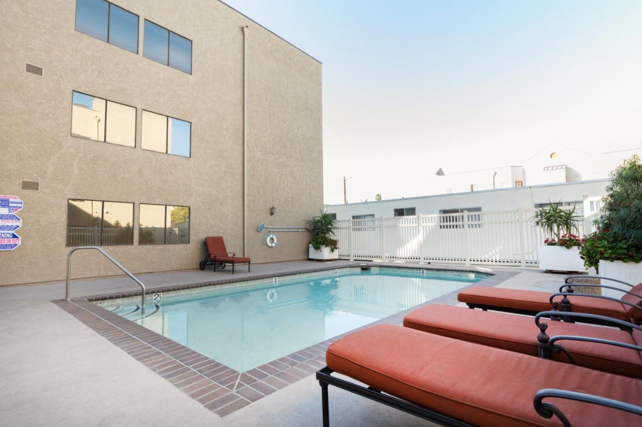 N Hollywood 2br W Gym Pool Nr Tj Shops Lax-591 Los Angeles