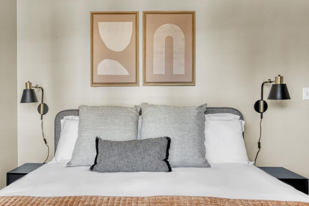 Apartment N Hollywood 2br W Gym Pool Nr Tj Shops Lax-591 Los Angeles