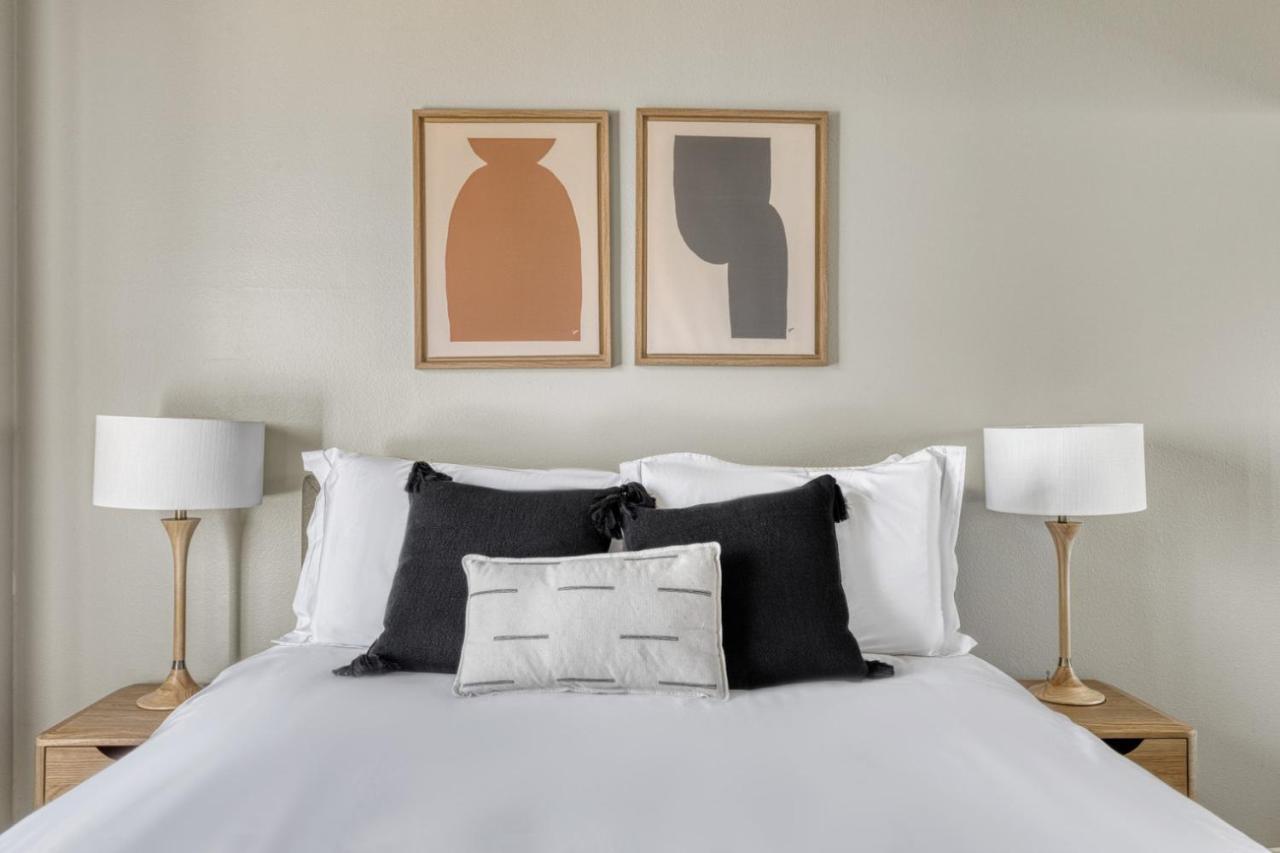 N Hollywood 2br W Gym Pool Nr Tj Shops Lax-591 Los Angeles