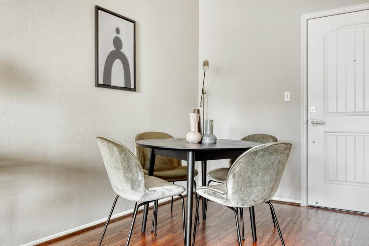 N Hollywood 2br W Gym Pool Nr Tj Shops Lax-591 Apartment *