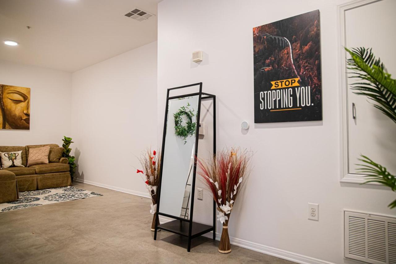 Apartment Live And Work Space In Hollywood