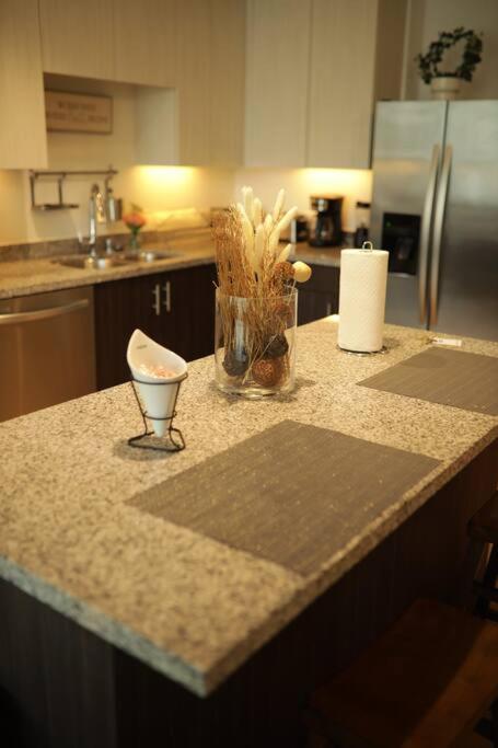 Apartment Beautiful High Rise In Sunny La