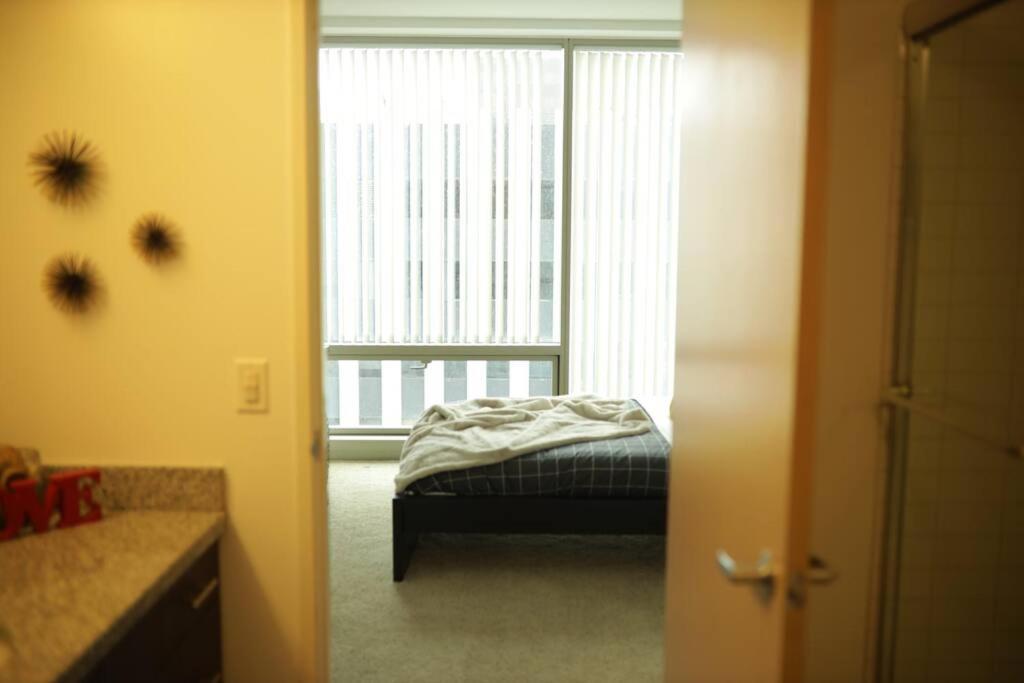 Beautiful High Rise In Sunny La Apartment *