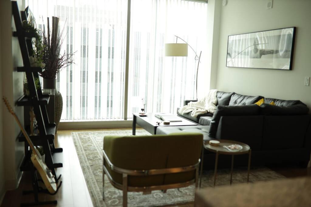 Apartment Beautiful High Rise In Sunny La