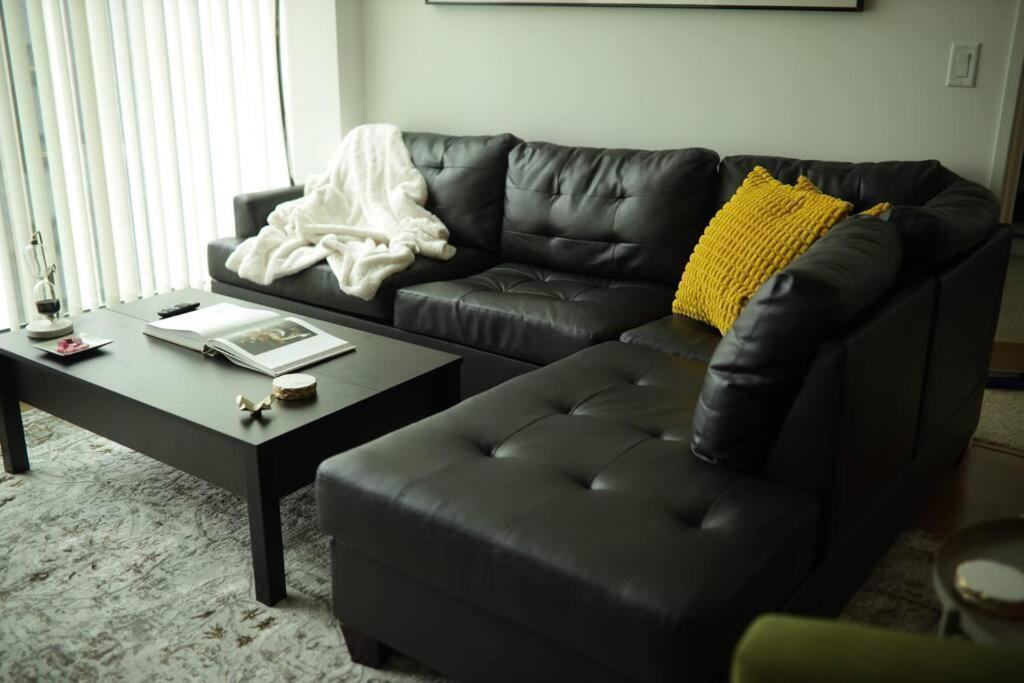 Apartment Beautiful High Rise In Sunny La