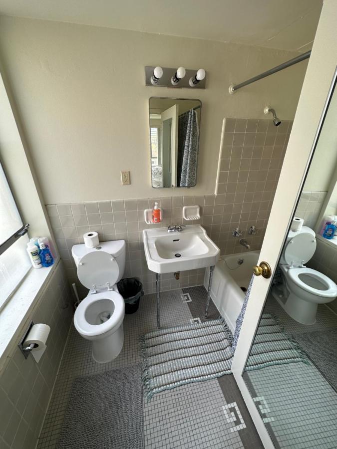 La Brea Apartment *