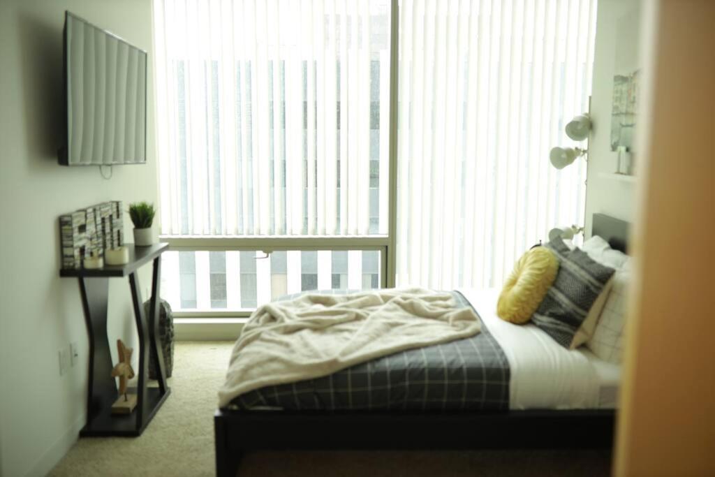 Apartment Beautiful High Rise In Sunny La