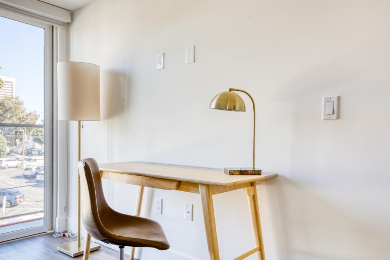 Brentwood 2br W Gym Rooftop Wd Nr Wf Shops Lax-620 Apartamento