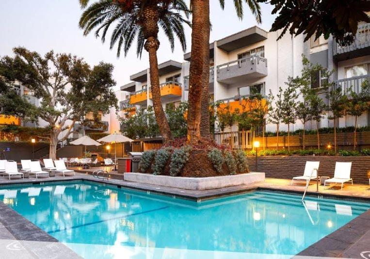 Silver Ktown Private Studio Apartment