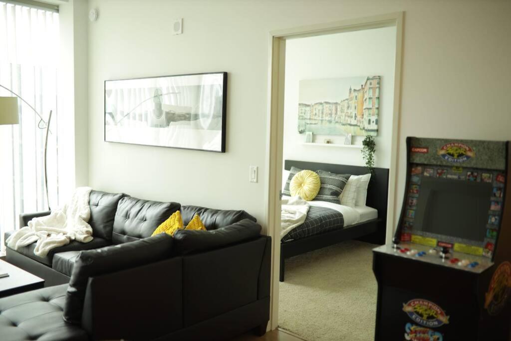 Beautiful High Rise In Sunny La Apartment Los Angeles